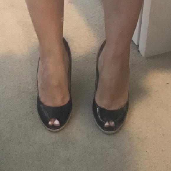 Michael Kors Keegan wedges - Picture 2 of 8